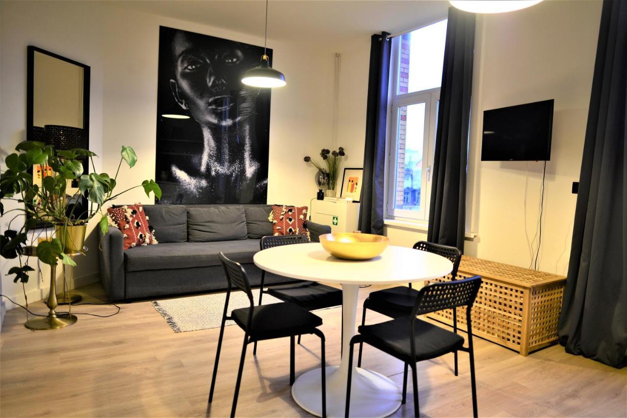 Sleep Inn - Black And White Modern Flat With Cityview Antuérpia Exterior foto